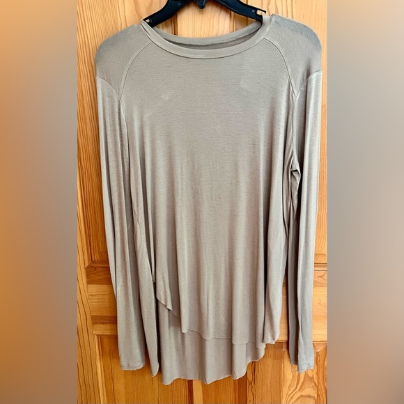 Halogen Women's Long Sleeve Beige Top Size Small Unhemmed Bottom Hi Lo Comfort - Picture 3 of 11